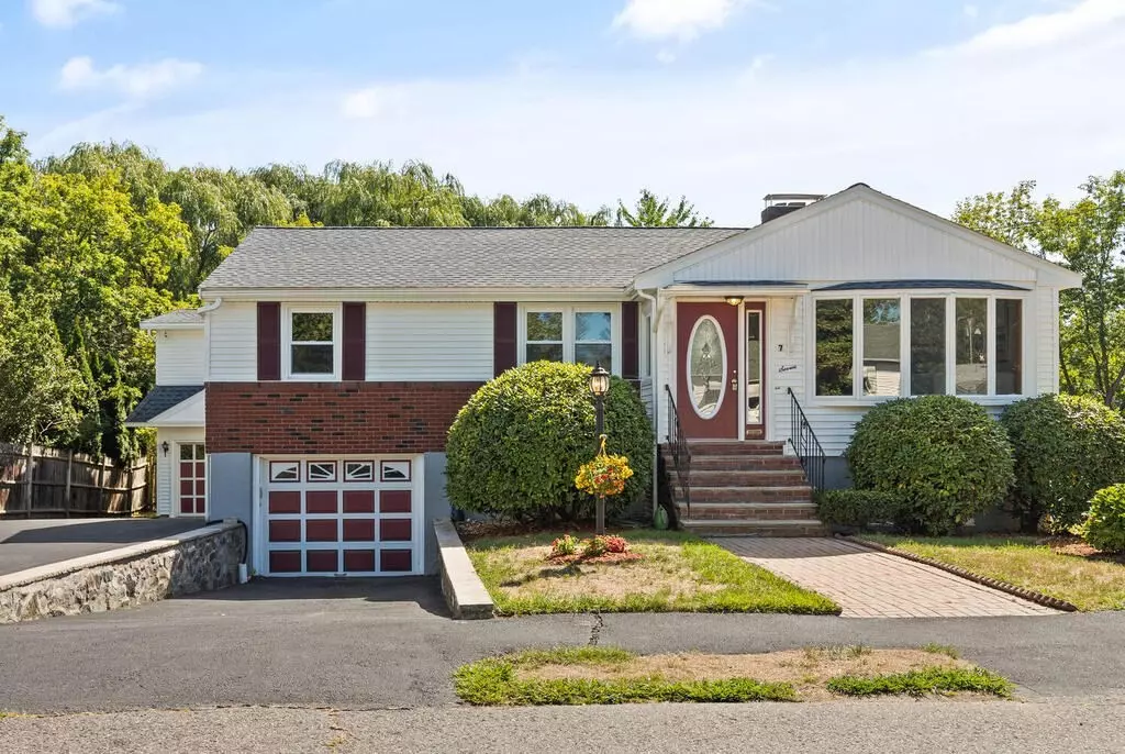 Saugus, MA 01906,7 Brookfield Lane