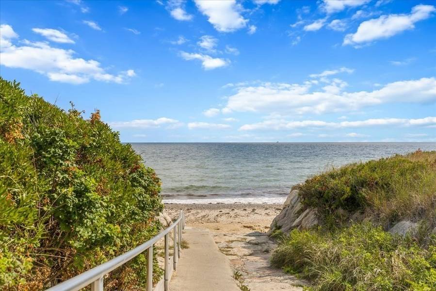 31 Cape View Drive, Plymouth, MA 02360