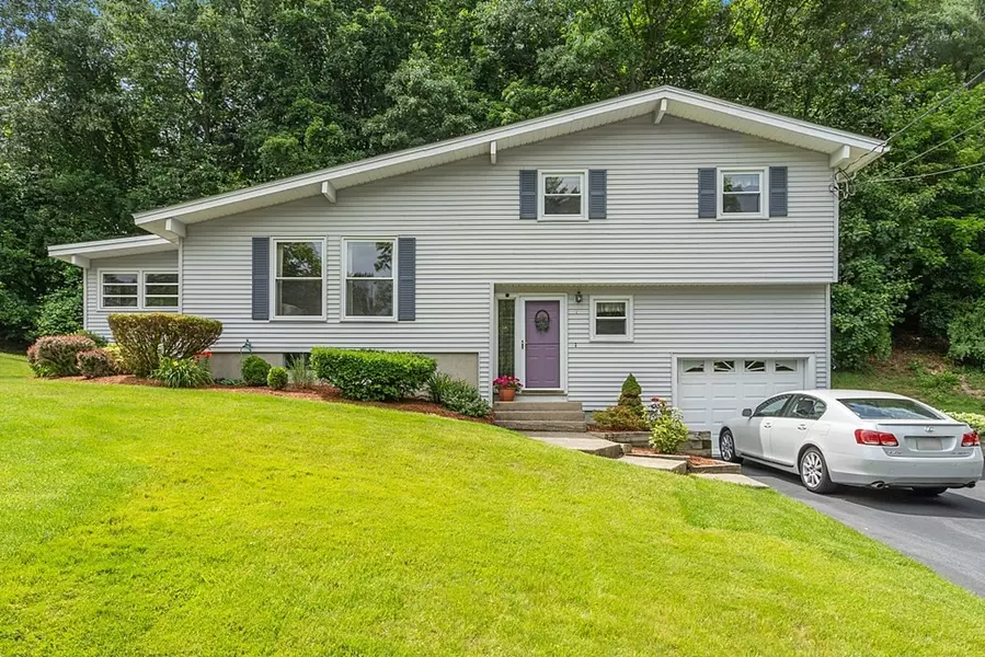 16 Ontario Drive, Hudson, MA 01749