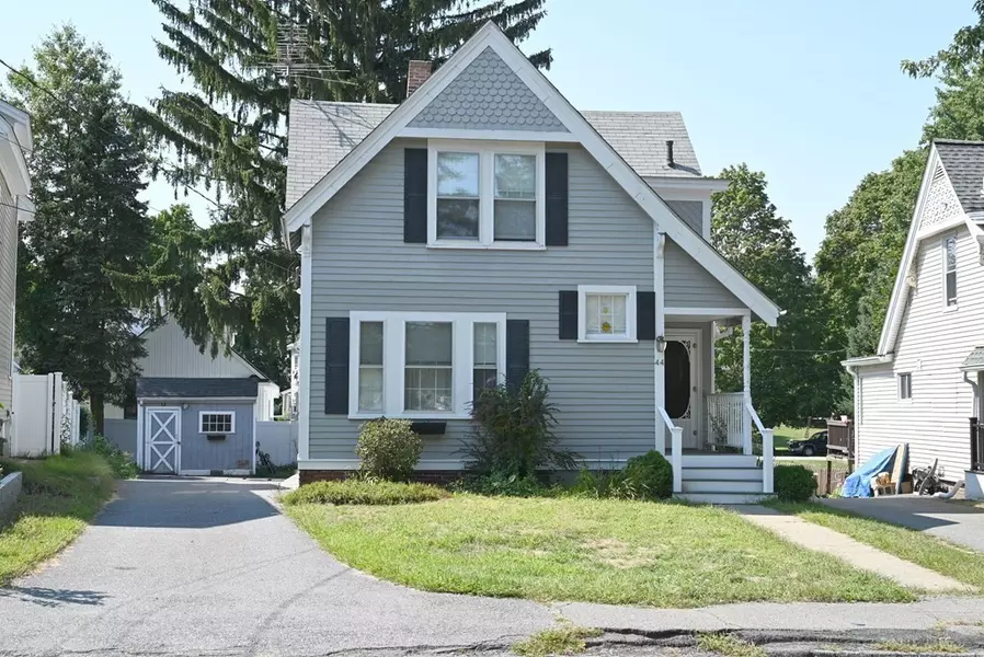 44 Lincoln St, Hudson, MA 01749