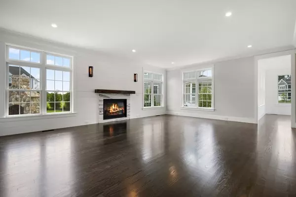 46 Graystone Lane, Natick, MA 01760