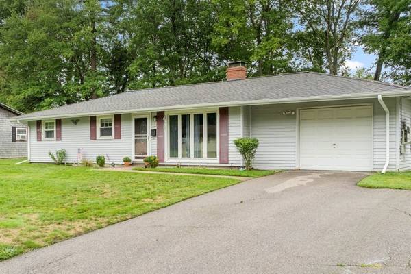 23 Bradford St, Holbrook, MA 02343