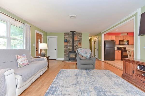 34 Middleboro Rd, Freetown, MA 02717