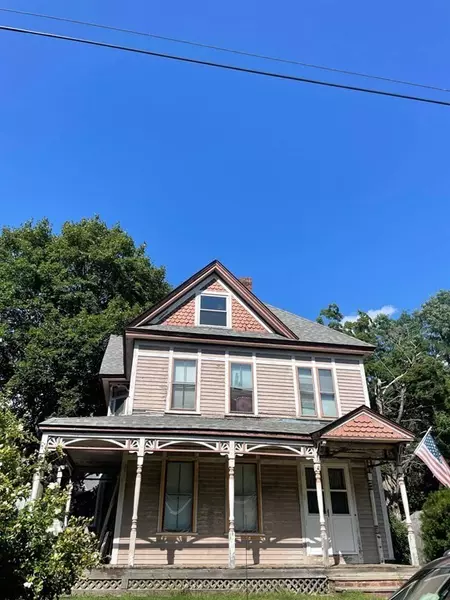 25 Elm St, Warren, MA 01083