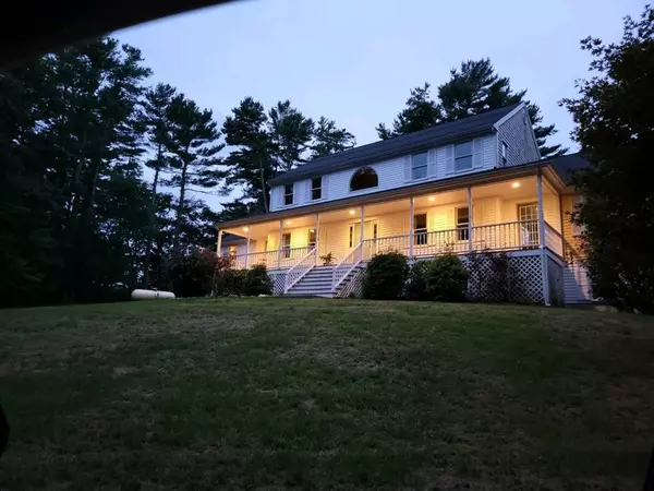 Rochester, MA 02770,136 Paradise Lane