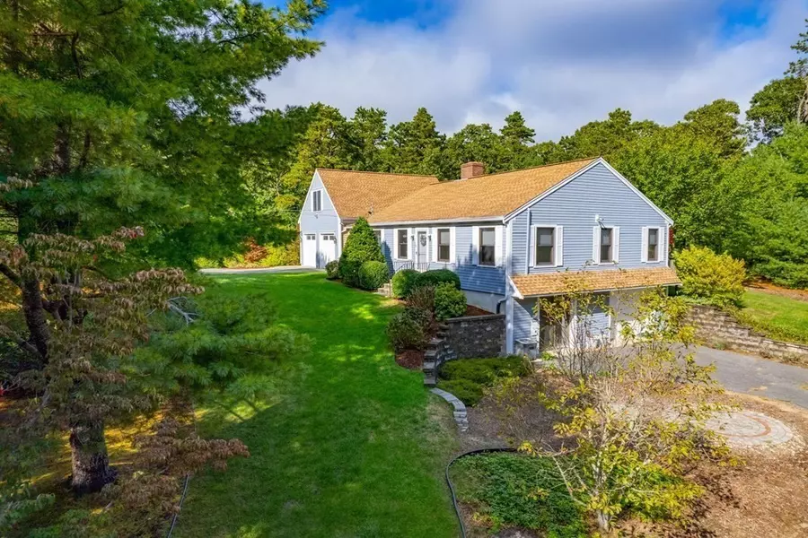 10 Aladoe Farm Ln, Harwich, MA 02645