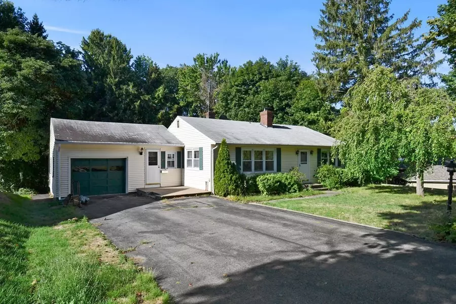 27 Vineyard Avenue, Clinton, MA 01510