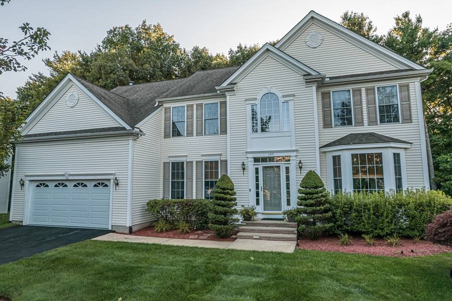 105 Amberville Rd, North Andover, MA 01845