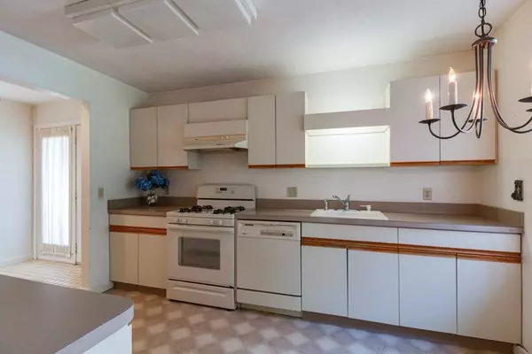 Sandwich, MA 02563,3 Barberry Mew #3