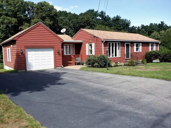 Uxbridge, MA 01569,23 Pine Grove Cir