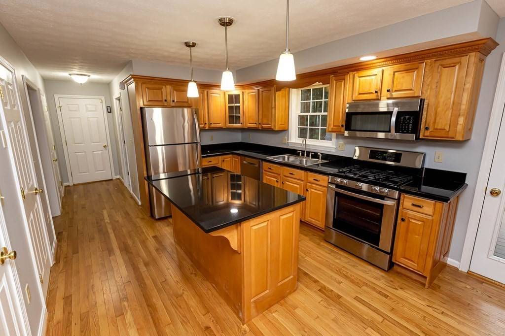 Hudson, NH 03051,7 Sterling Way #7