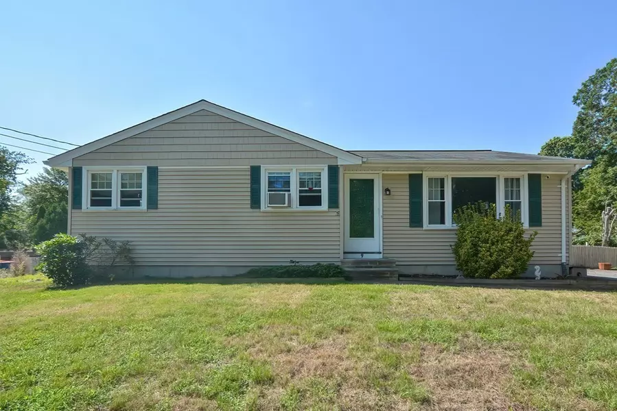 9 Parker St, Mattapoisett, MA 02739