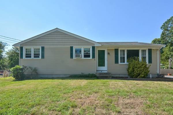 9 Parker St, Mattapoisett, MA 02739