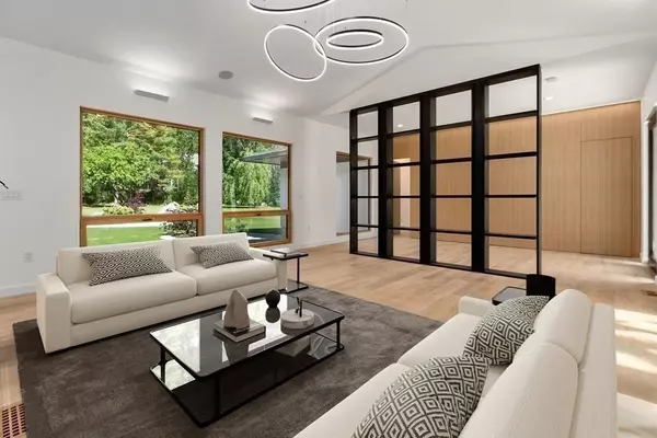 Weston, MA 02493,15 Myles Standish Rd