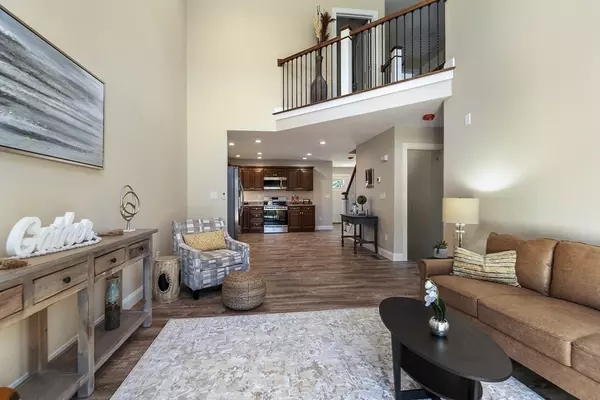 2 Sabrina Way #F, Agawam, MA 01001