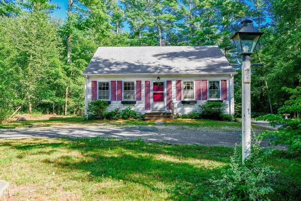 Rochester, MA 02770,144 Pine St