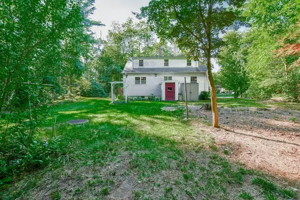 Rochester, MA 02770,144 Pine St