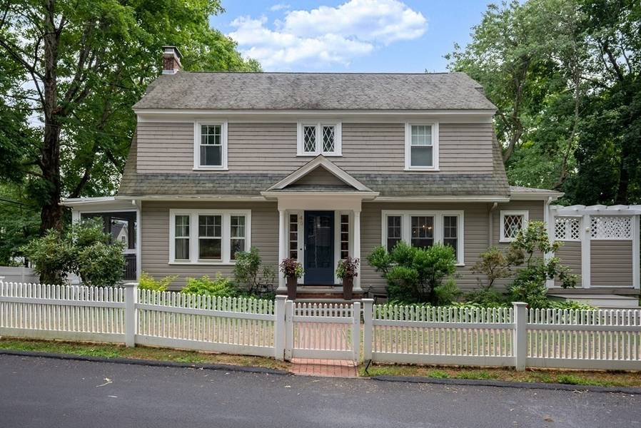 45 Howe Street, Wellesley, MA 02482