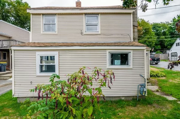 222 Oneil Rd, Somerset, MA 02725