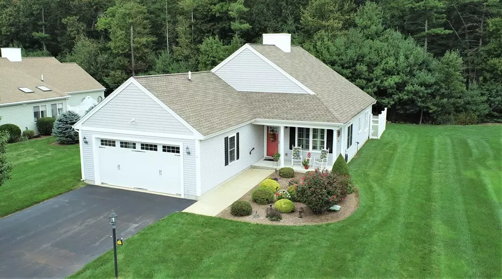 11 Clubhouse Cir, Raynham, MA 02767