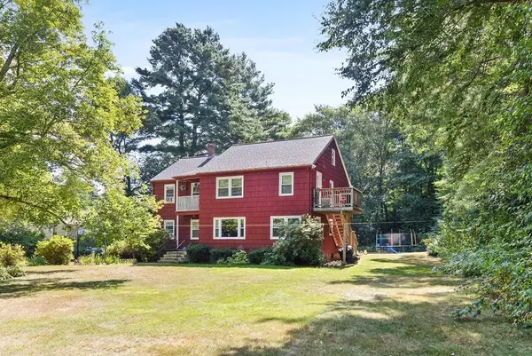 19 Marywood St, Uxbridge, MA 01569