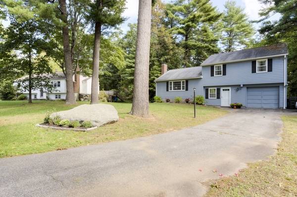 36 Cricket Dr, Sturbridge, MA 01566