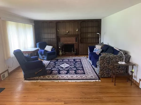 Granby, MA 01033,21 Cold Hill Dr