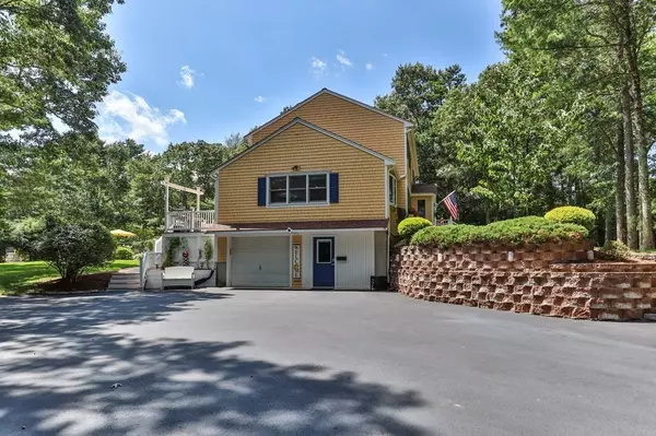 Wareham, MA 02576,7 Holly Tree