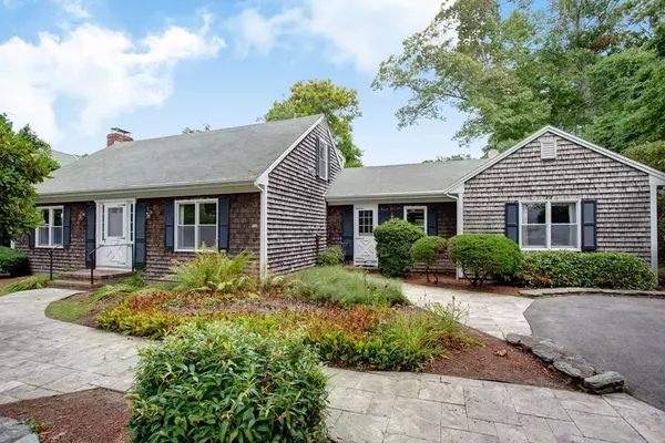 77 Hamlin Ave, Falmouth, MA 02540