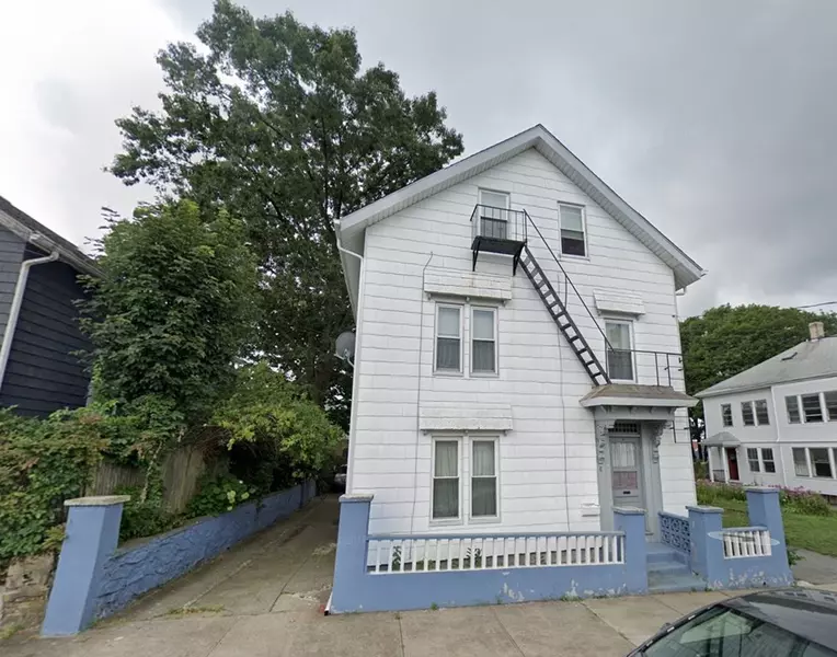 8 Knowles St, Pawtucket, RI 02860