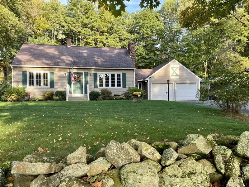 34 South Loomis St, Southwick, MA 01077