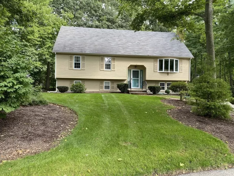 91 Colonial Way, North Attleboro, MA 02760