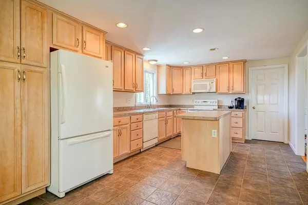 Rutland, MA 01543,9 Carly Cir