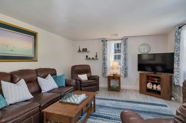 Sandwich, MA 02563,8 Dexter Ave