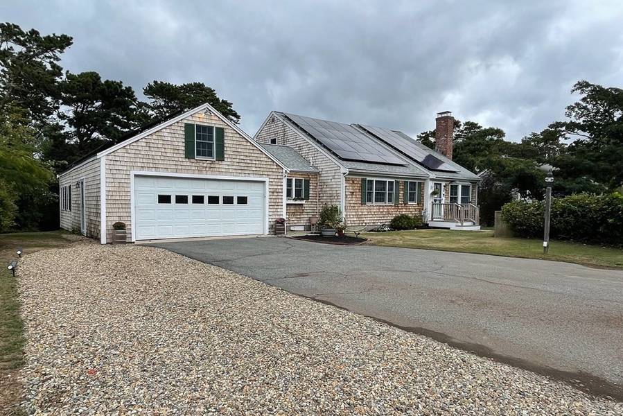 14 Little Ln, Harwich, MA 02645