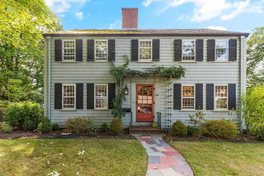 69 Locksley Road, Lynnfield, MA 01940