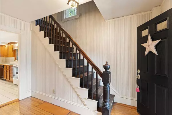 Hamilton, MA 01982,20 Rust St