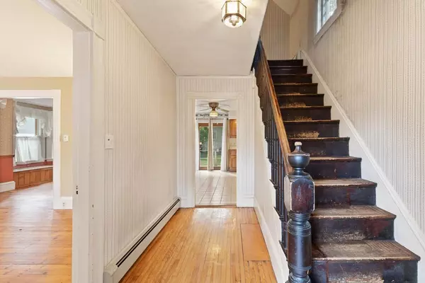 Hamilton, MA 01982,20 Rust St