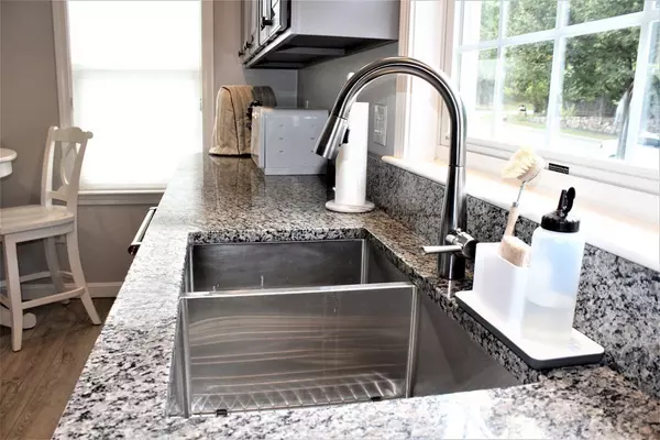 Milford, MA 01757,207 1/2 Purchase Street