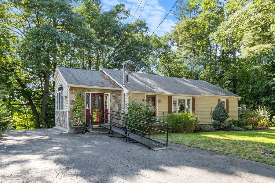 17 Stratton Rd, Hudson, MA 01749