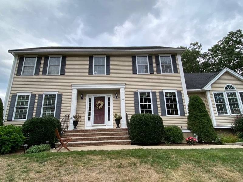 37 Pillsbury Ln, Georgetown, MA 01833