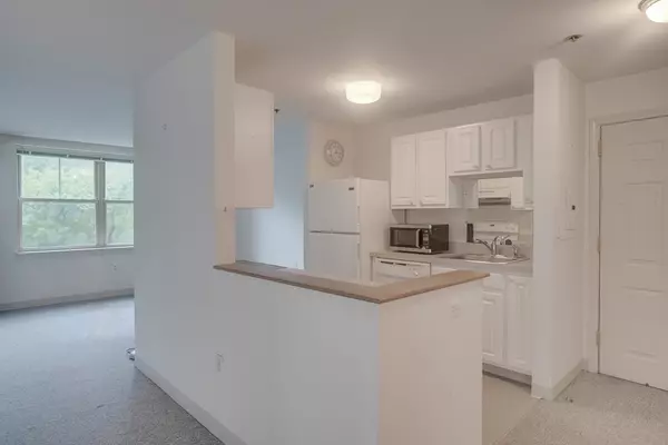 Boston, MA 02114,150 Staniford #432