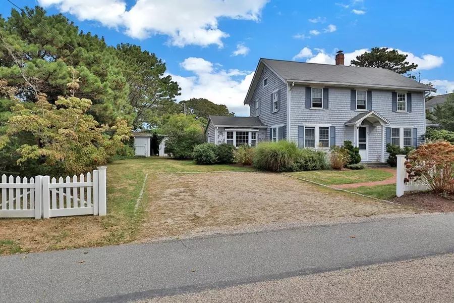 39 Wah Wah Taysee Rd, Harwich, MA 02646