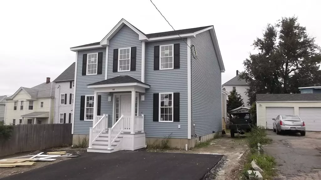 44 Downing St, Fall River, MA 02723