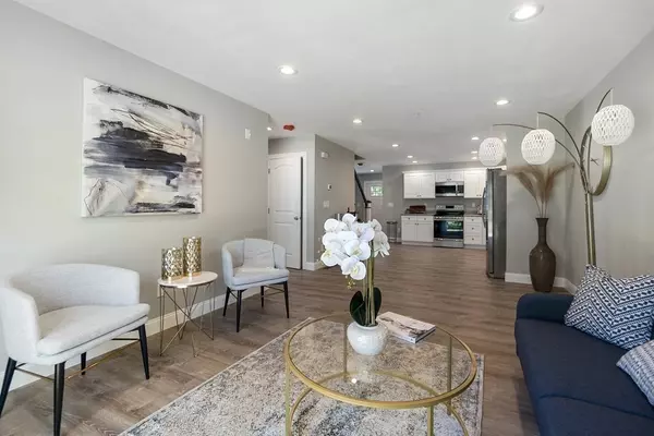 2 Sabrina Way #A, Agawam, MA 01001