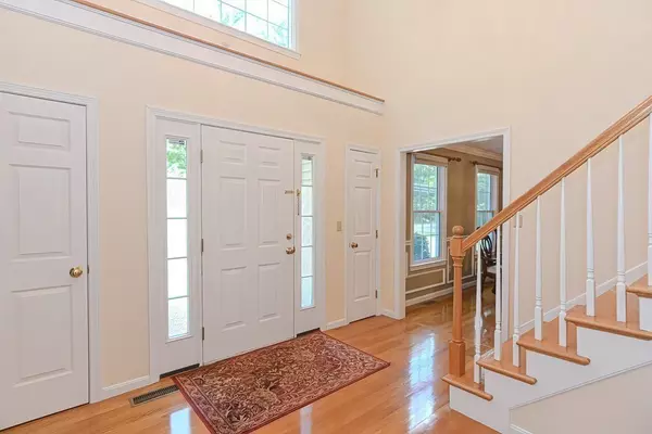 Sharon, MA 02067,10 Bluff Head Rd