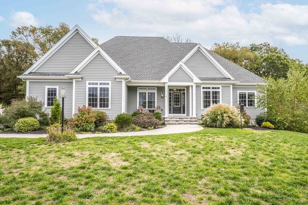 8 Magnolia Ln, Westport, MA 02790