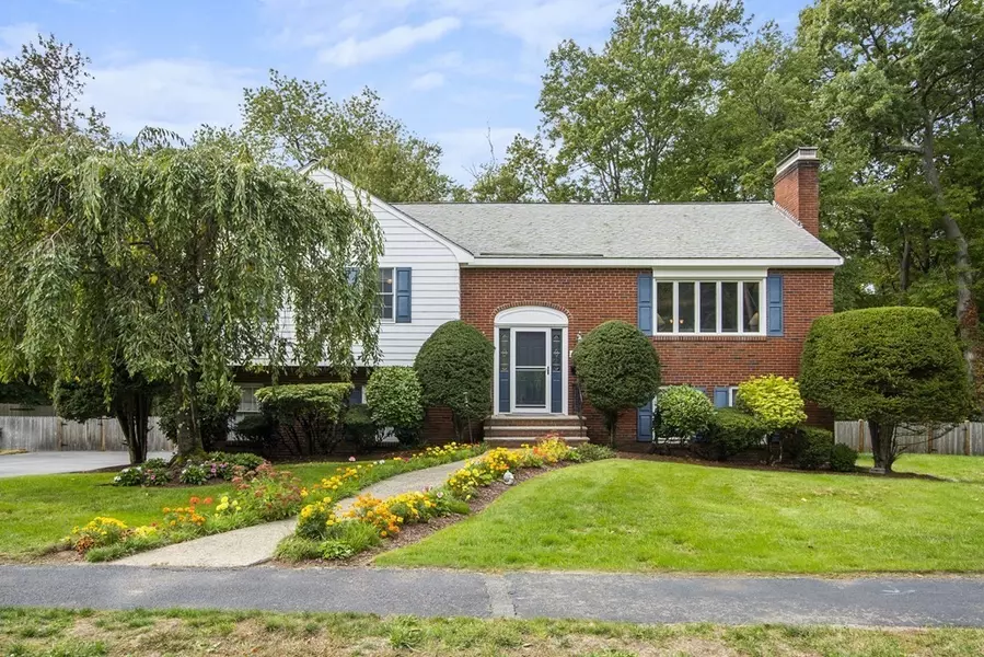 23 Longbow Circle, Lynnfield, MA 01940