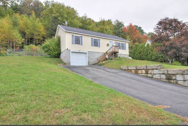 20 Fieldstone Dr, Orange, MA 01364