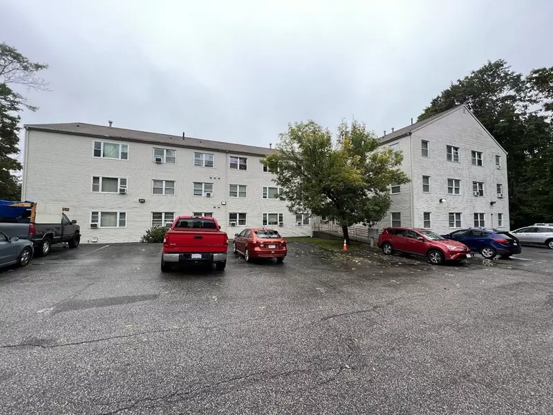 5 E Kendall St #2C, Worcester, MA 01605